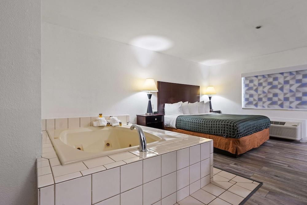 Suite, 1 King Bed, Non Smoking, Jetted Tub - Photo 1