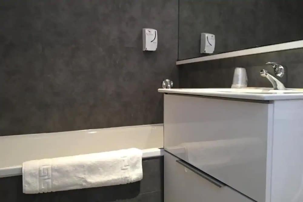 Double Room - Photo 6