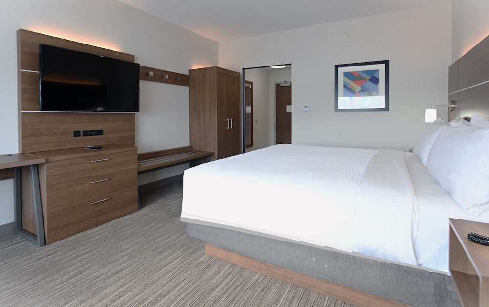 Standard Room, 1 King Bed, Accessible Bathtub, Non Smoking (Communications, Mobility, Access Tub) - Photo 5
