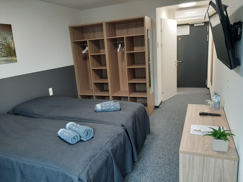 Basic Twin Room, 2 Twin Beds, Non Smoking photo 1