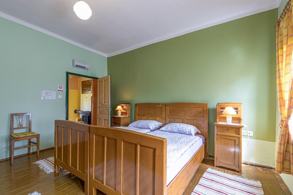 Family House, Multiple Bedrooms, 2 Bathrooms (Rural Homestead Trenkovo) photo 1
