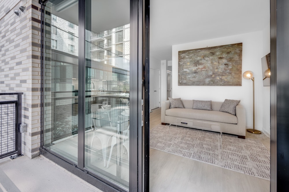 Luxury Apartment, 1 Bedroom, Balcony (Room décor/layout/colors vary by unit) - Photo 7