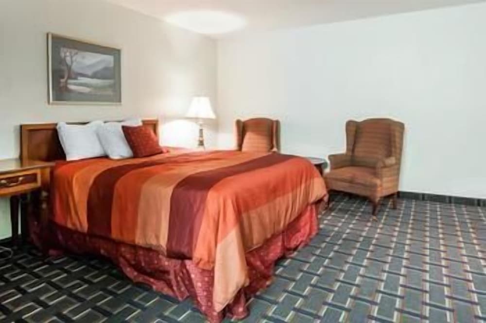Standard Room, 1 Queen Bed photo 1