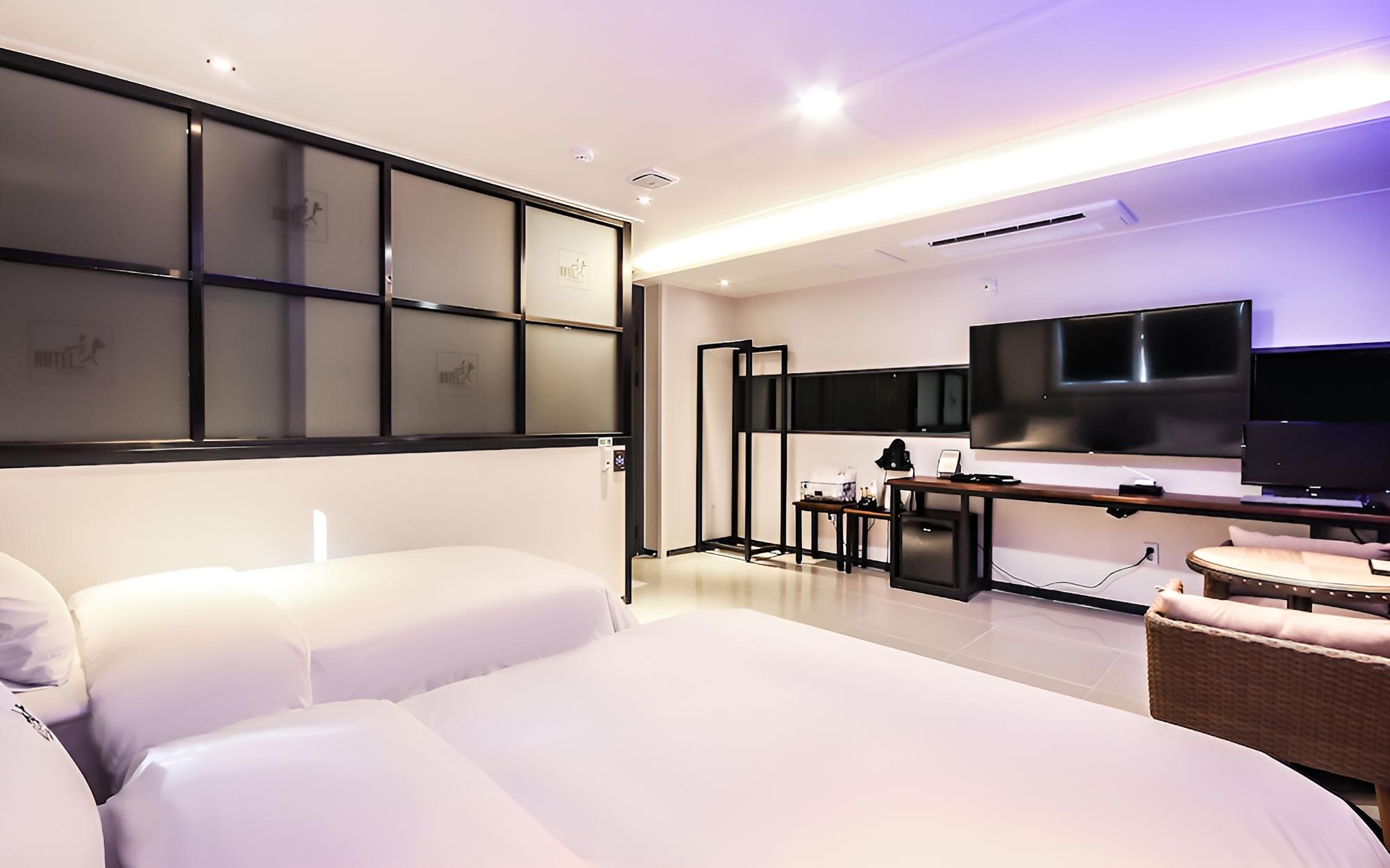 Room (VIP-Twin (breakfast provided Netflix ) - Photo 1