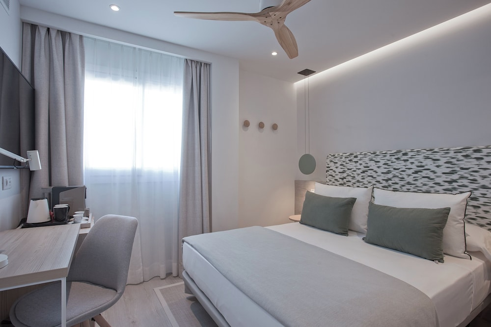 Superior Single Room, 1 Queen Bed