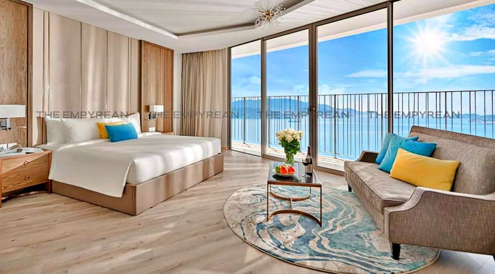 Signature Condo, 1 Queen Bed, Balcony, Sea View
