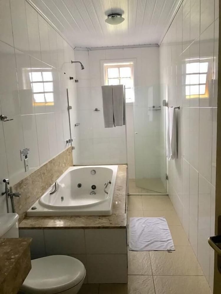 Suite, Jetted Tub