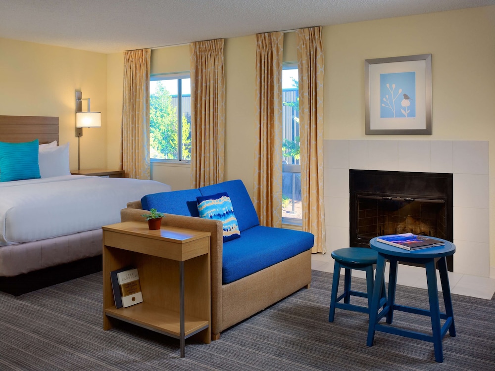 Suite, Multiple Beds, Fireplace (Two Bedroom Two Kings) photo 2