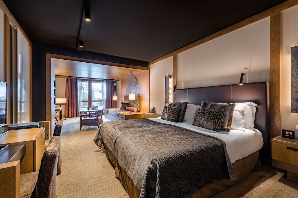 Junior Suite Deluxe Triple and Spa with view to the slopes.(Capacity 3)