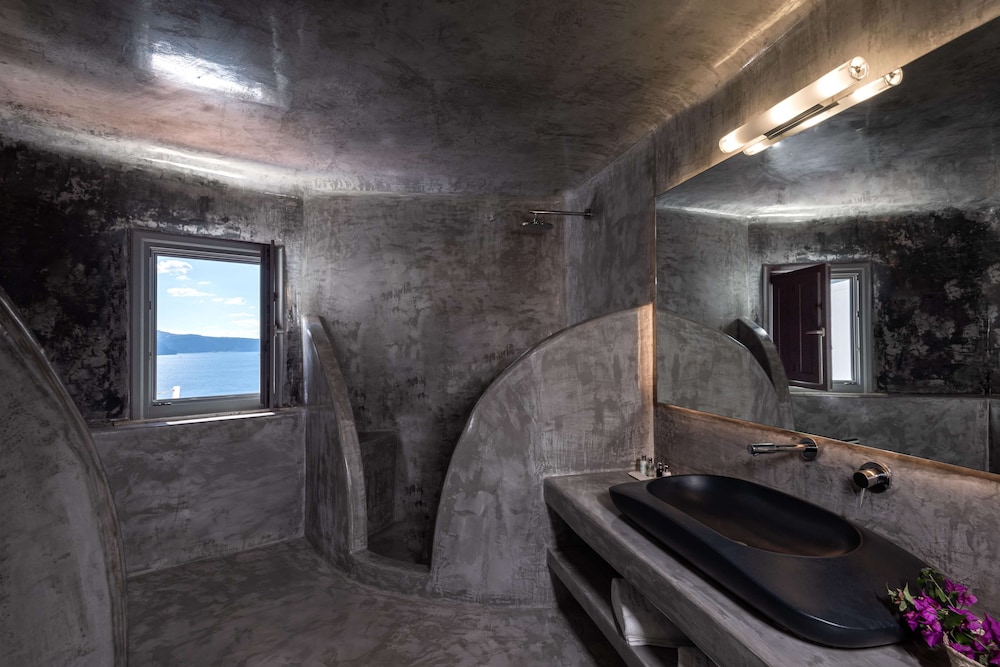 Deluxe Suite with Outdoor Hot tub - Photo 9