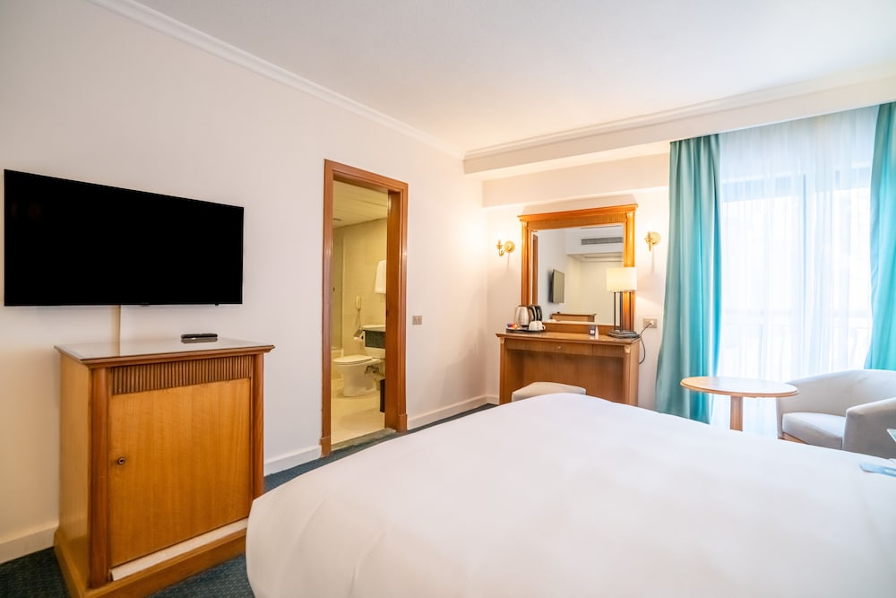 Premium Pool View Double Room thumbnail 6