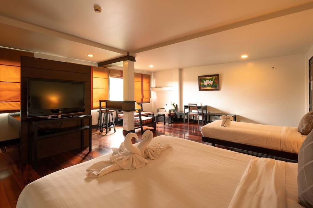 Executive Room - Photo 7