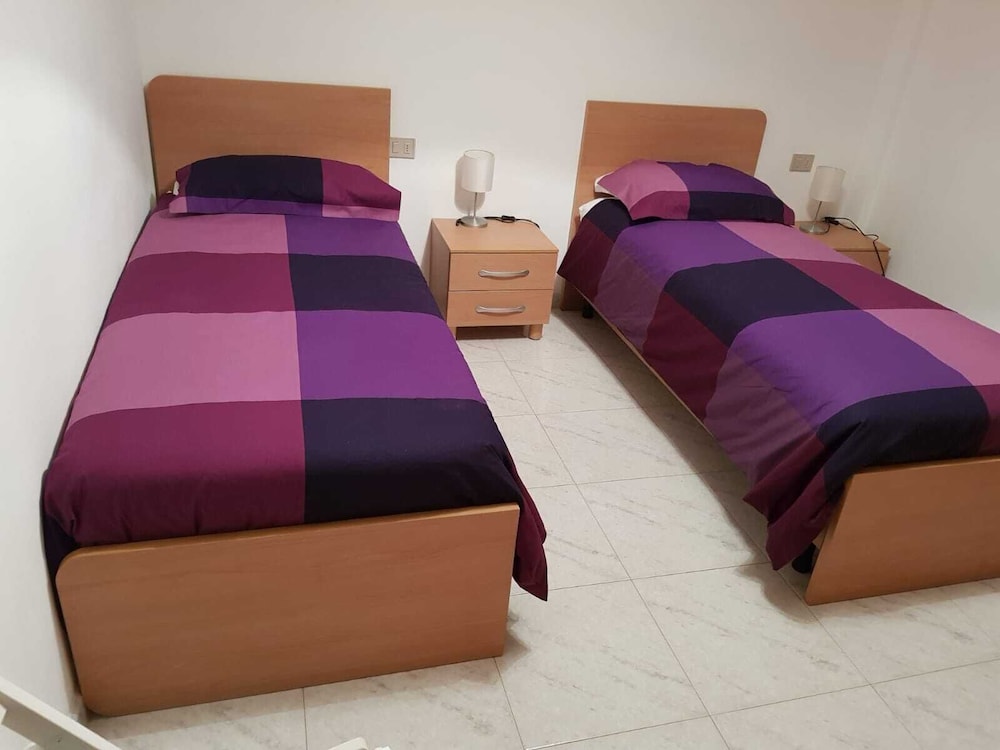 Standard Twin Room, Shared Bathroom photo 2