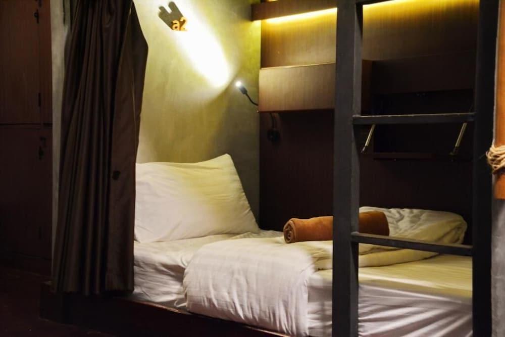 6 Bed Mixed dormitory