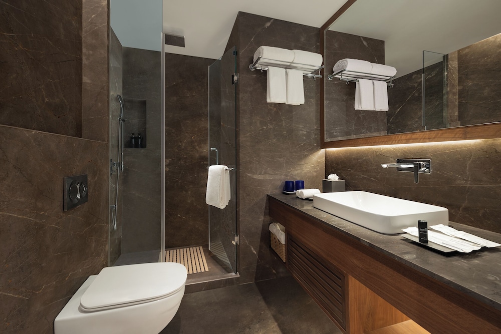 Deluxe Room, 1 King Bed (Premium King) - Photo 2