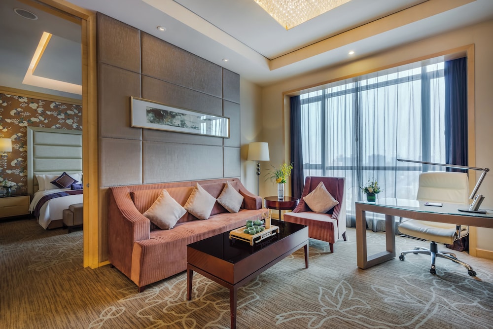 Suite, 1 Bedroom (High Floor) - Photo 2