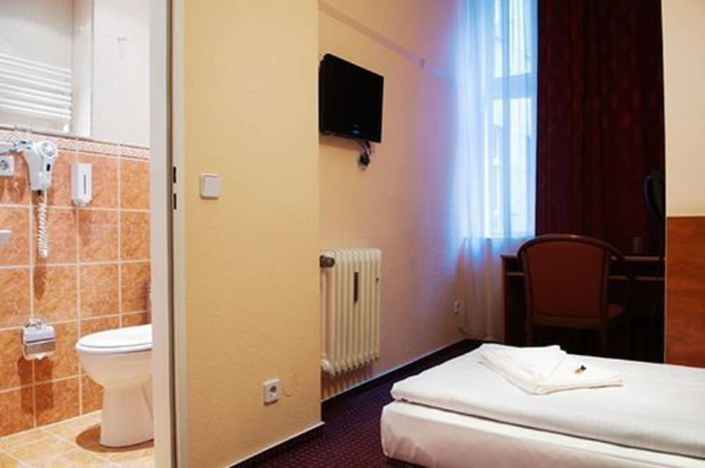 Single Room photo 2