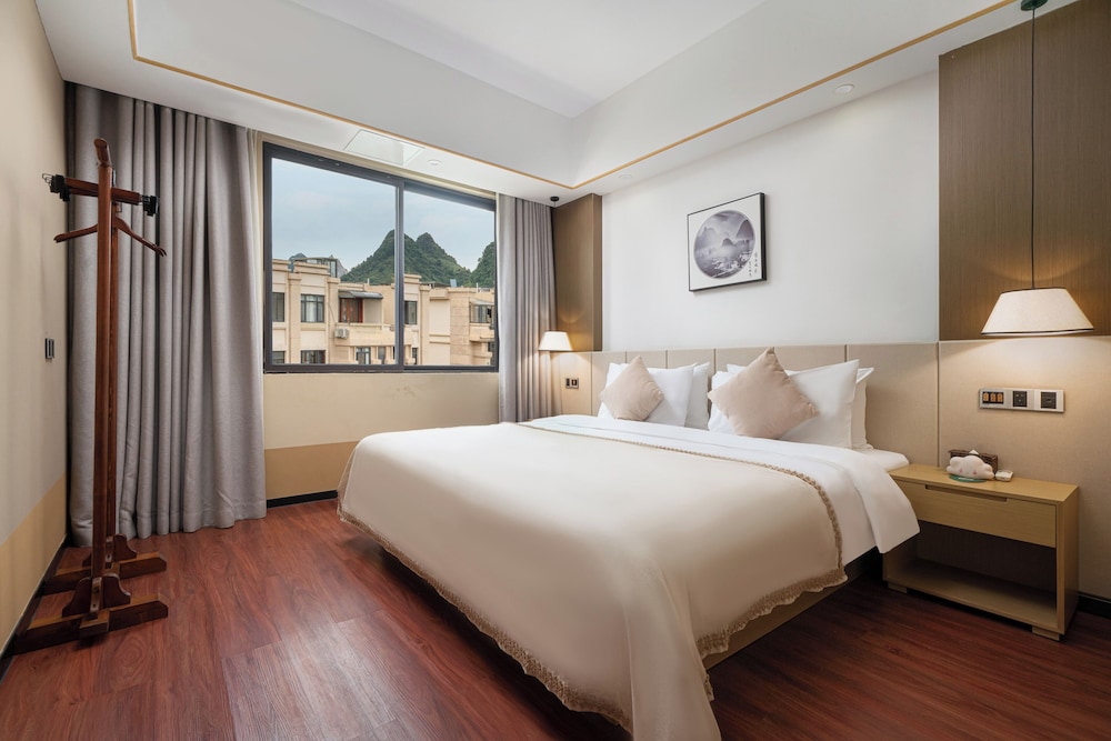 Senior Quadruple Room, Hill View