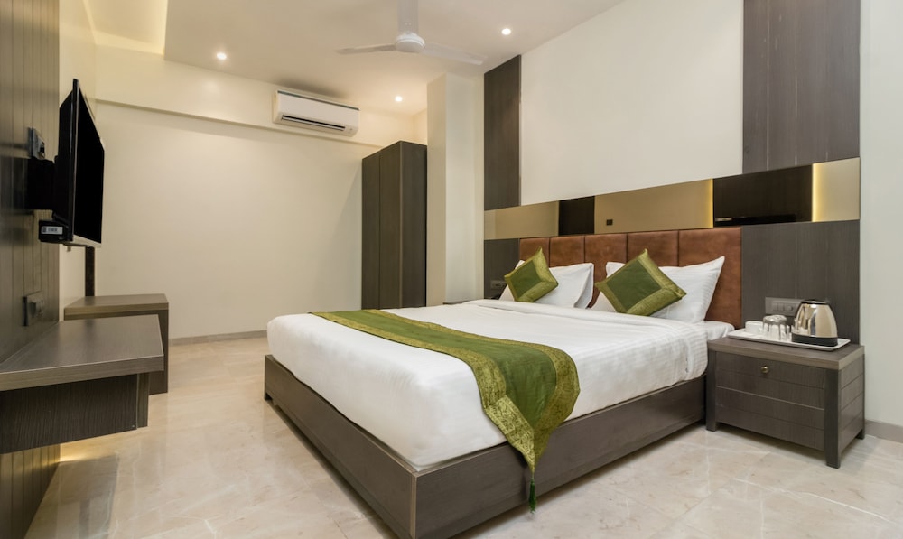 Executive Room - Photo 1