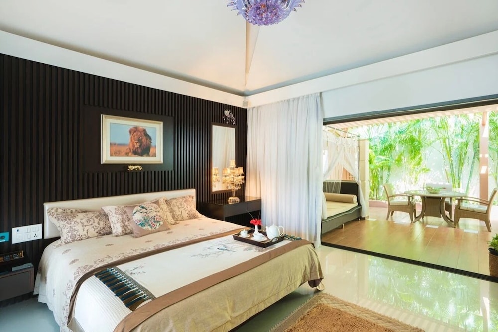 Deluxe Room, Balcony