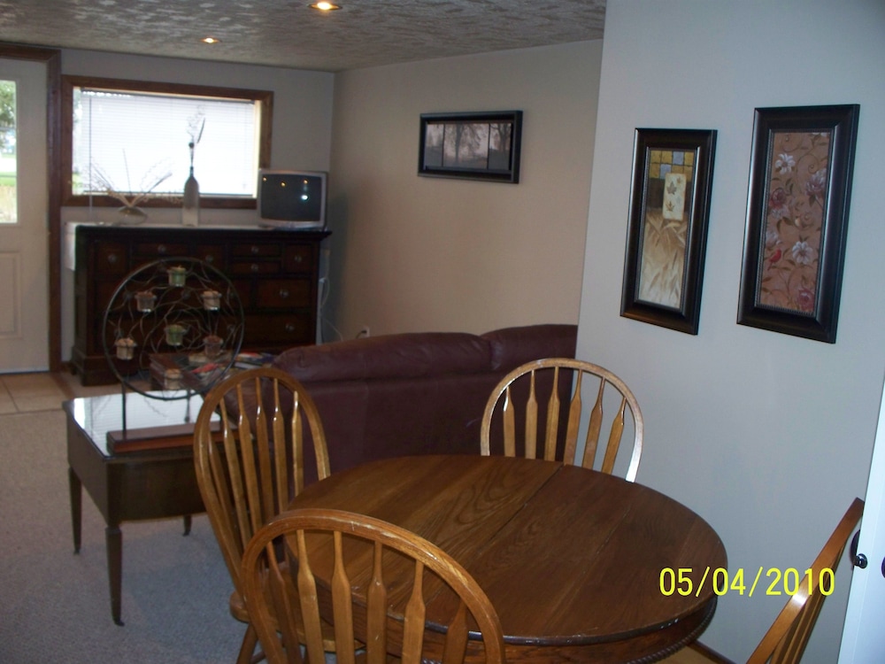 Suite, 2 Bedrooms, Accessible photo 3
