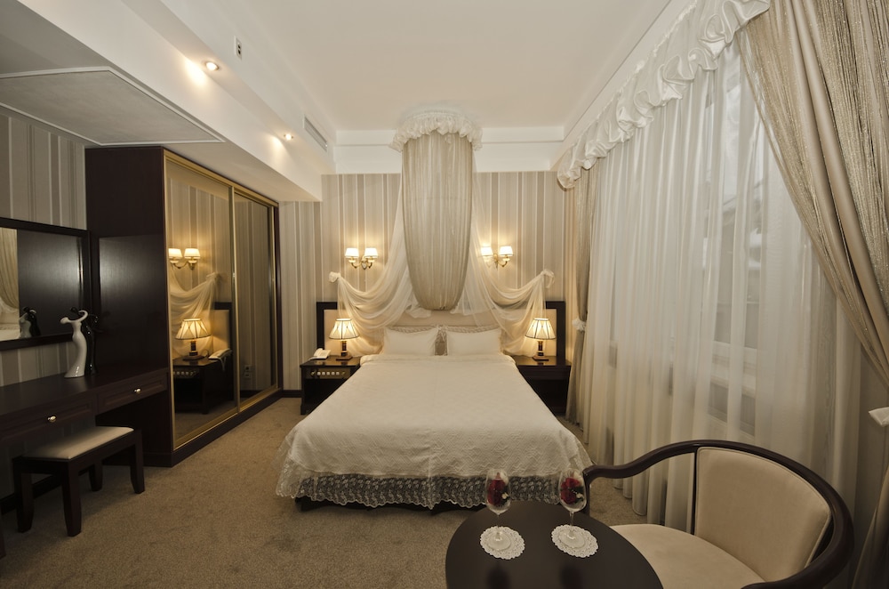 Honeymoon Suite photo 1