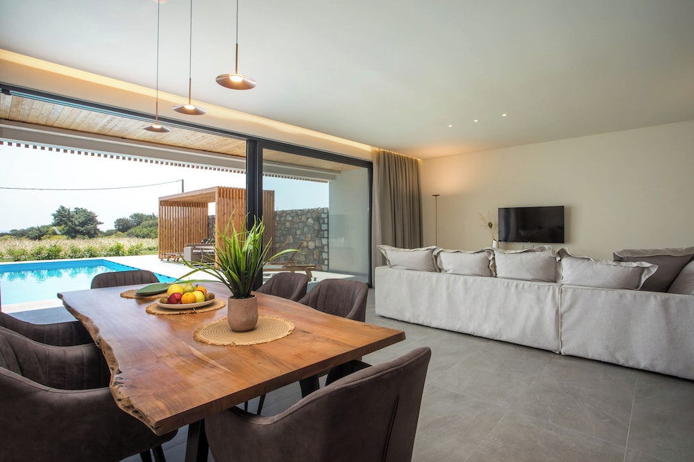 Aethrion Villa 4 Bed Room