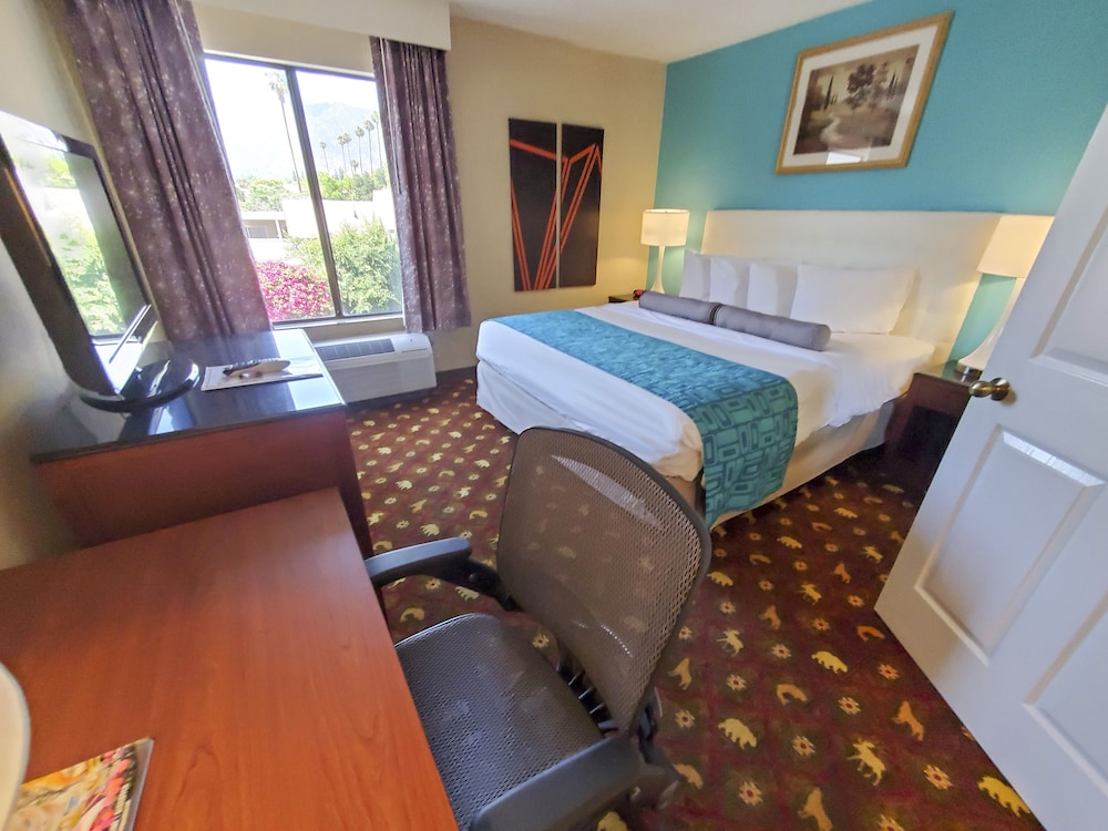 Suite, 1 King Bed, Non Smoking (One-Bedroom Suite) - Photo 3