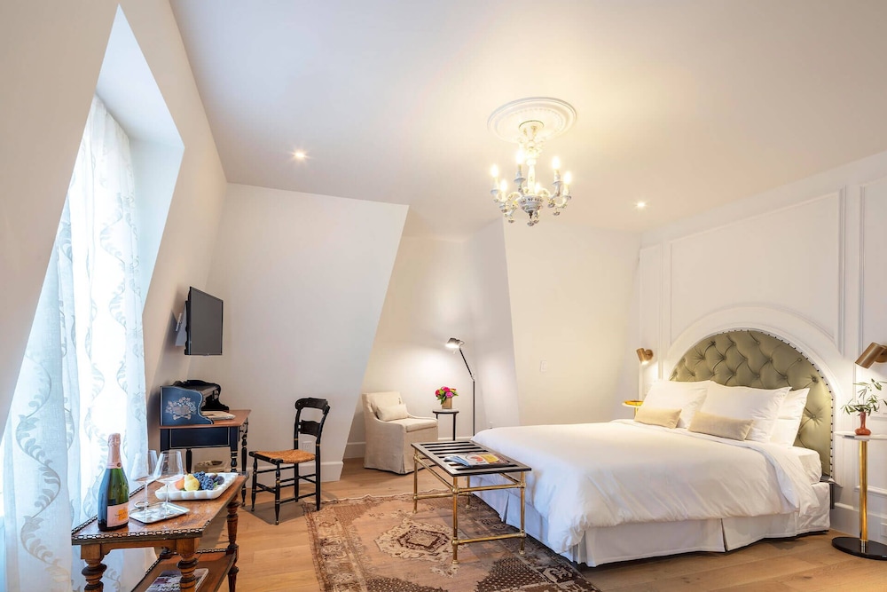 Deluxe Room, 1 Queen Bed, Mountain View