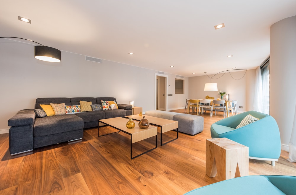 Grand Apartment, 3 Bedrooms - Photo 10