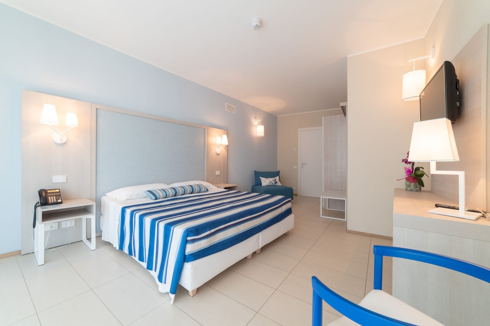 Junior Suite, 1 Bedroom - Photo 2