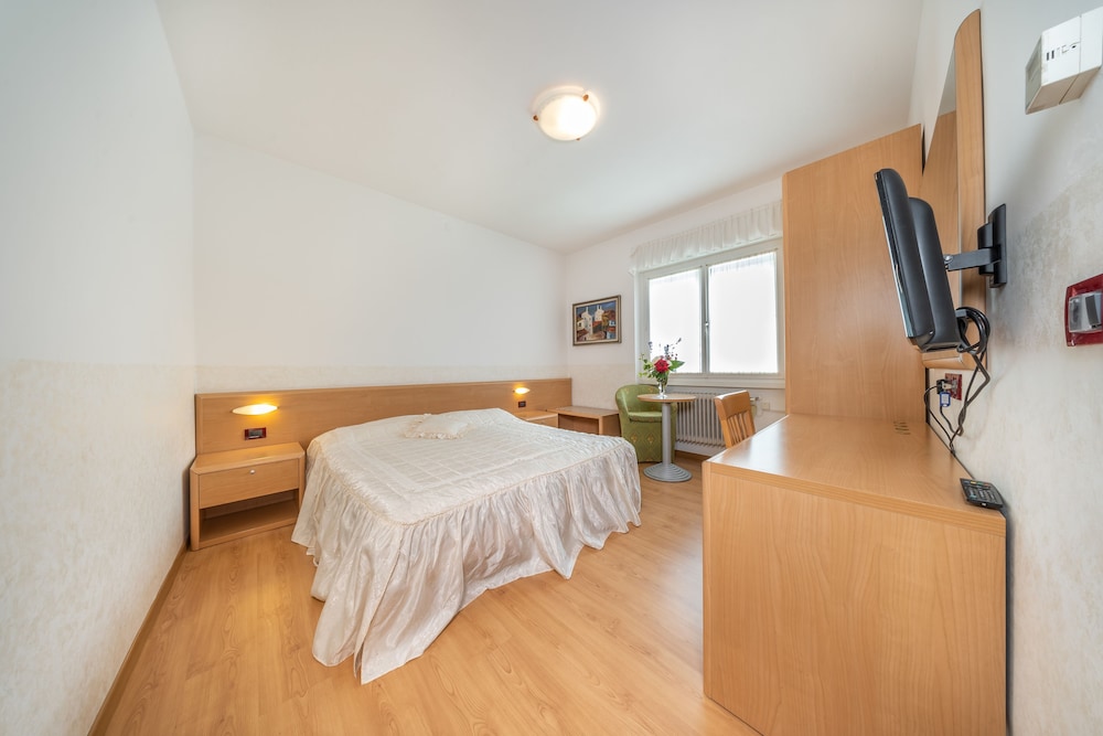 Double Room - Photo 2