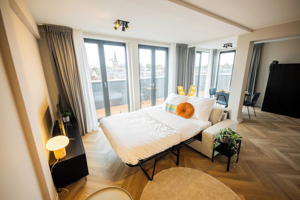 KS71V- Serviced Studio PH Apartment +S/B photo 3