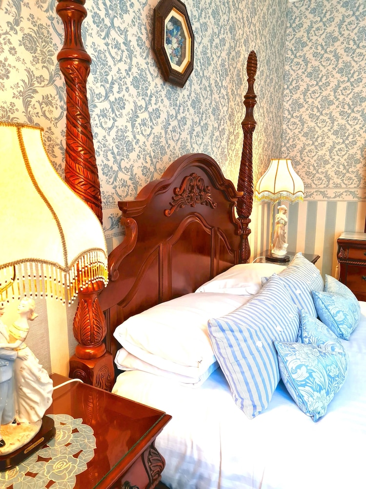 Deluxe Double or Twin Room (Four Poster, Room 8) photo 3