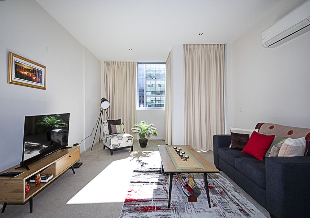 Apartment, 1 Bedroom, Pool Access, City View photo 3