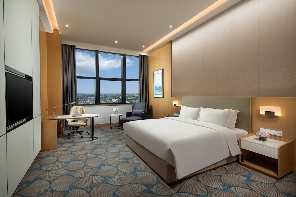 Standard Room, 1 King Bed photo 2