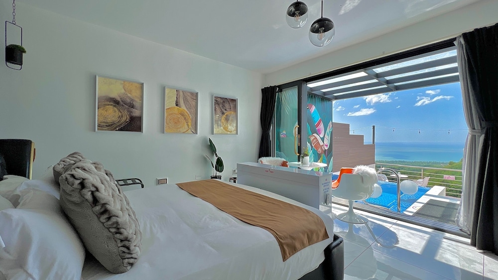 Sol Suite | Private & Heated pool