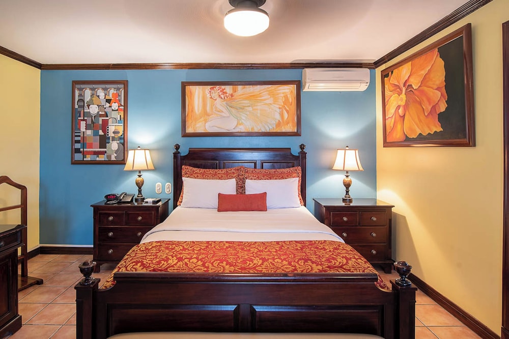 Executive Suite - Photo 3