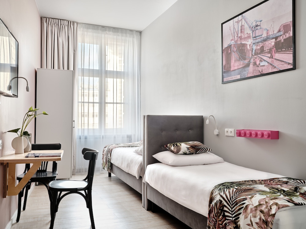 Standard Twin Room - Photo 1