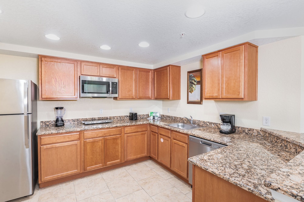 King One Bedroom Suite, Kitchenette - Photo 6