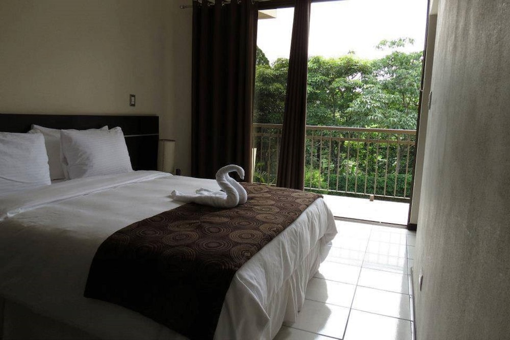 Apartment, 1 Queen Bed With Sofa Bed photo 1