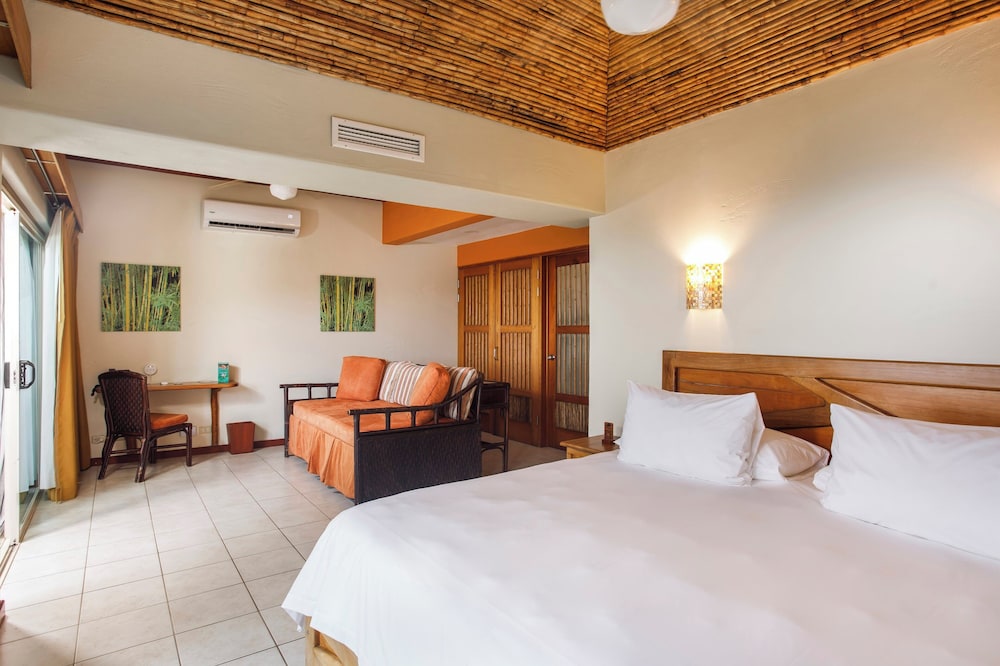 Deluxe Plus, 1 King Bed, Balcony, Sea Facing - Photo 16