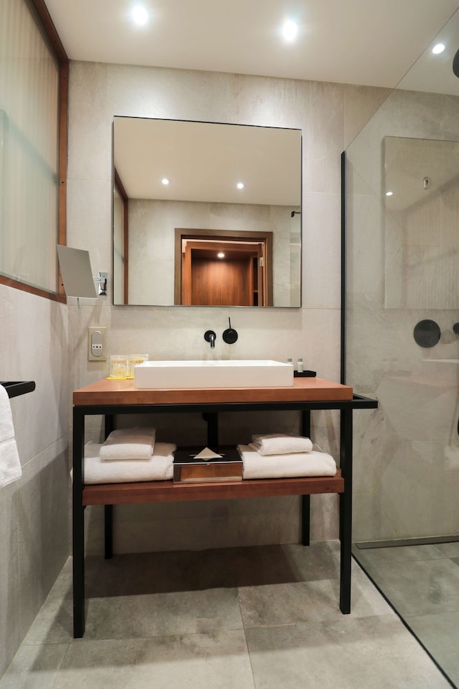Superior Room, 2 Twin Beds, Balcony, Sea View - Photo 13