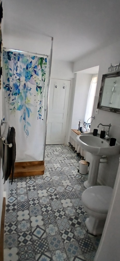 Triple Room, Multiple Beds, Non Smoking, Connecting Rooms photo 3
