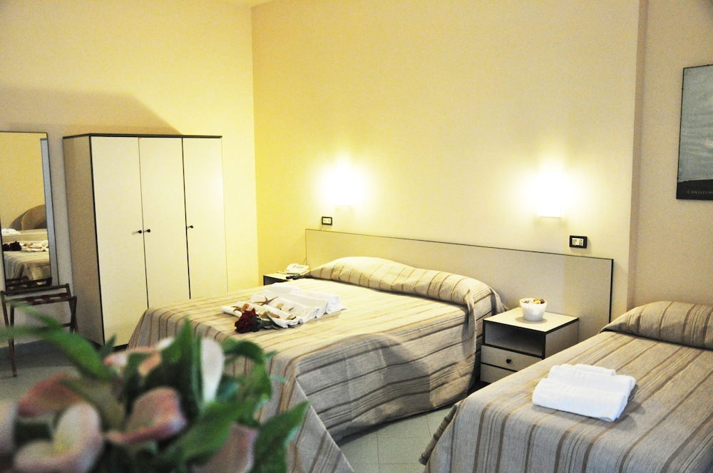 Superior Triple Room photo 3