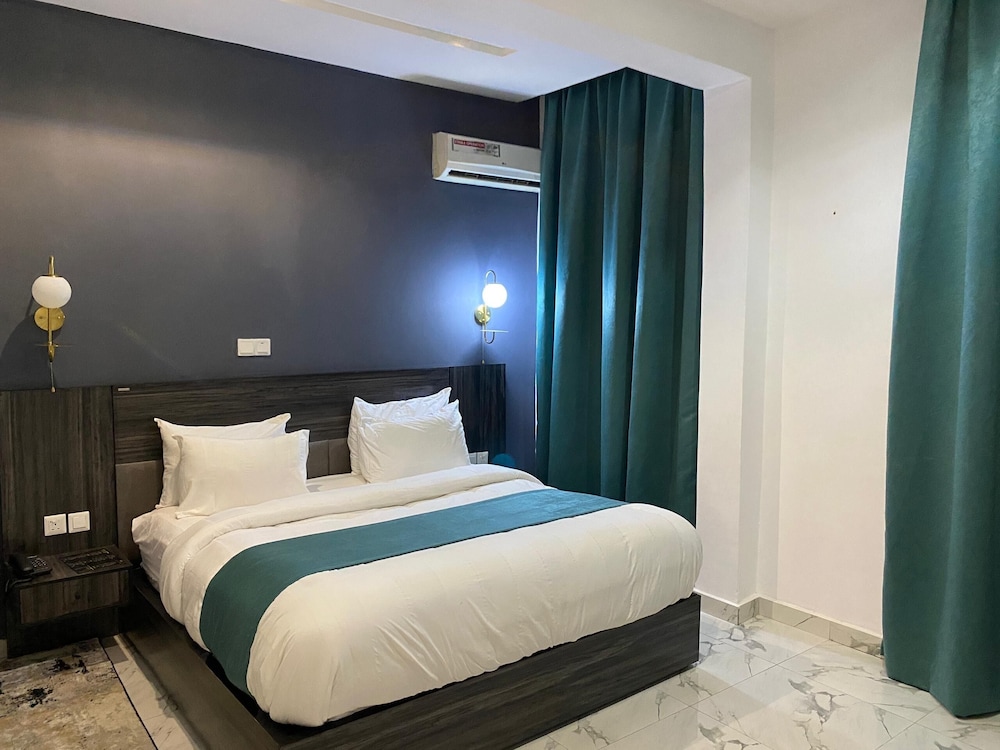 Standard Single Room, 1 Queen Bed, Non Smoking, Ground Floor