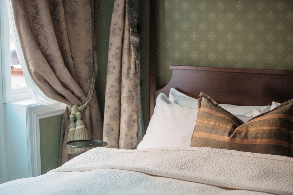 Classic Double Room, Garden View