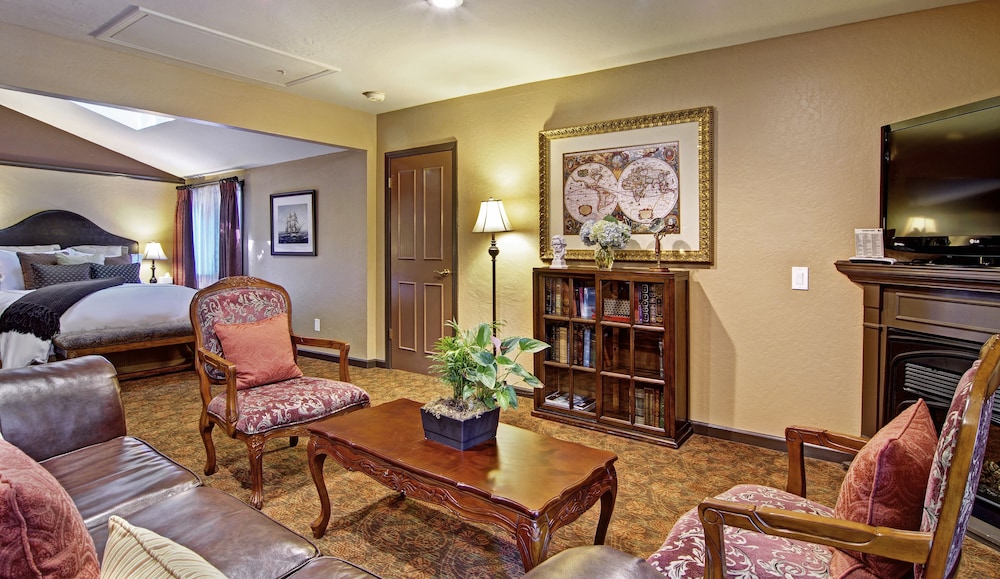 Suite, 1 Queen Bed (Tennyson) photo 3