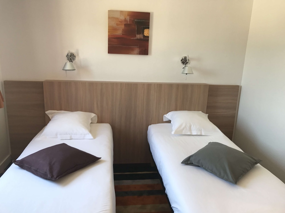Standard Room, 2 Twin Beds photo 2