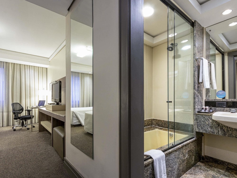 Executive Suite, 1 King Bed, Bathtub - Photo 9